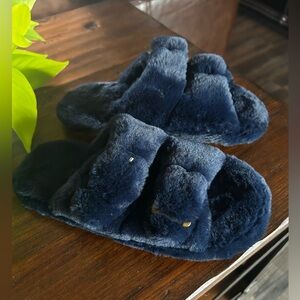 NWOT Loft Cozy Navy Faux Fur Buckle Slippers in Size 5-6